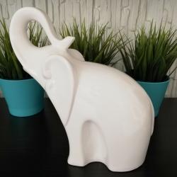 Słoń z podniesioną trąbą, ceramiczny