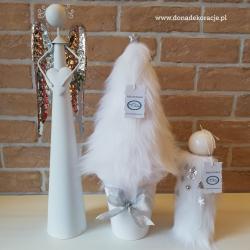 Choinka z białego futerka w ceramicznej donicy 45cm