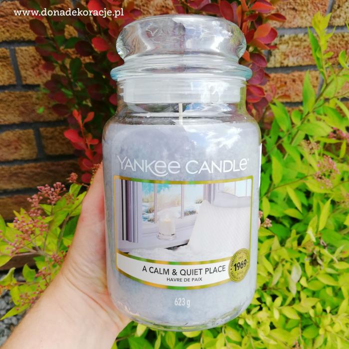 A calm and quiet place duża świeca Yankee Candle
