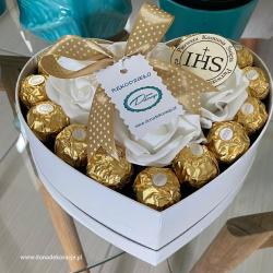 Flowerbox na komunię, średni, z Ferrero Rocher