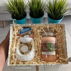 Zestaw prezentowy z produktami Yankee Candle, duża świeca i wosk Tranquile Garden